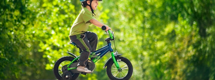 Niño en bicicleta