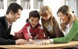 Juego de mesa en familia