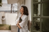Mujer con ansiedad respirando Mujer con ansiedad respirando